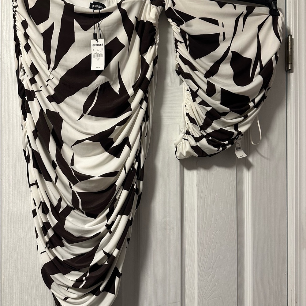Express Black and White Ruched Skirt